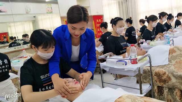 学美容培训学校有发展前景?