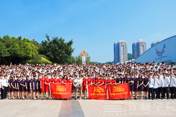 首脑学院携手深圳时装周，让时永不止步！